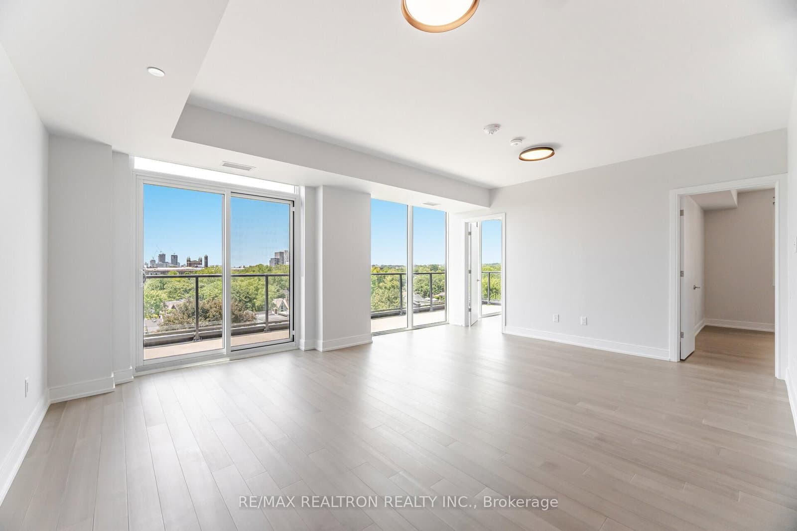 664 Spadina Avenue, Unit 1001