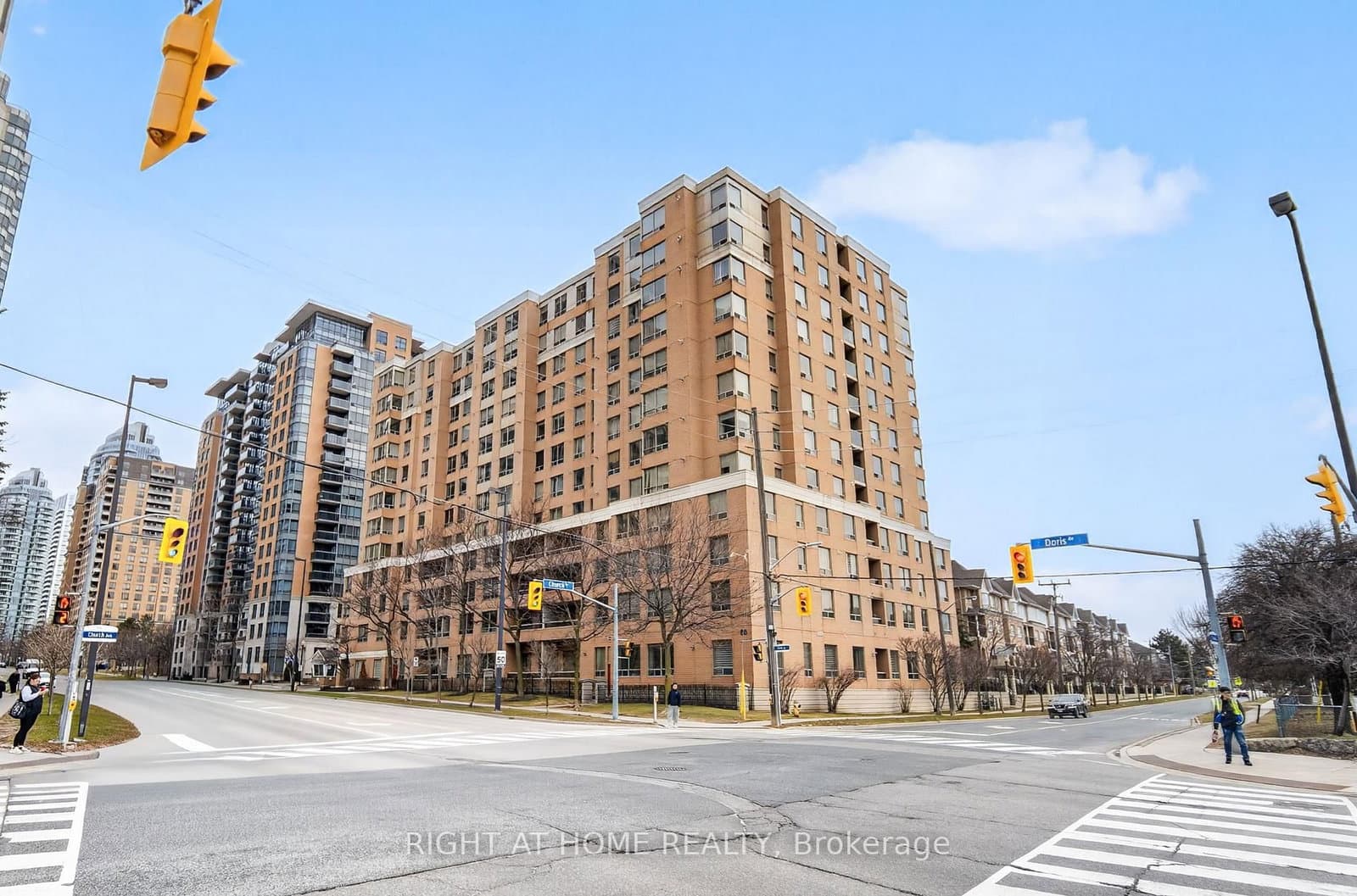 #905 - 88 Grandview Way