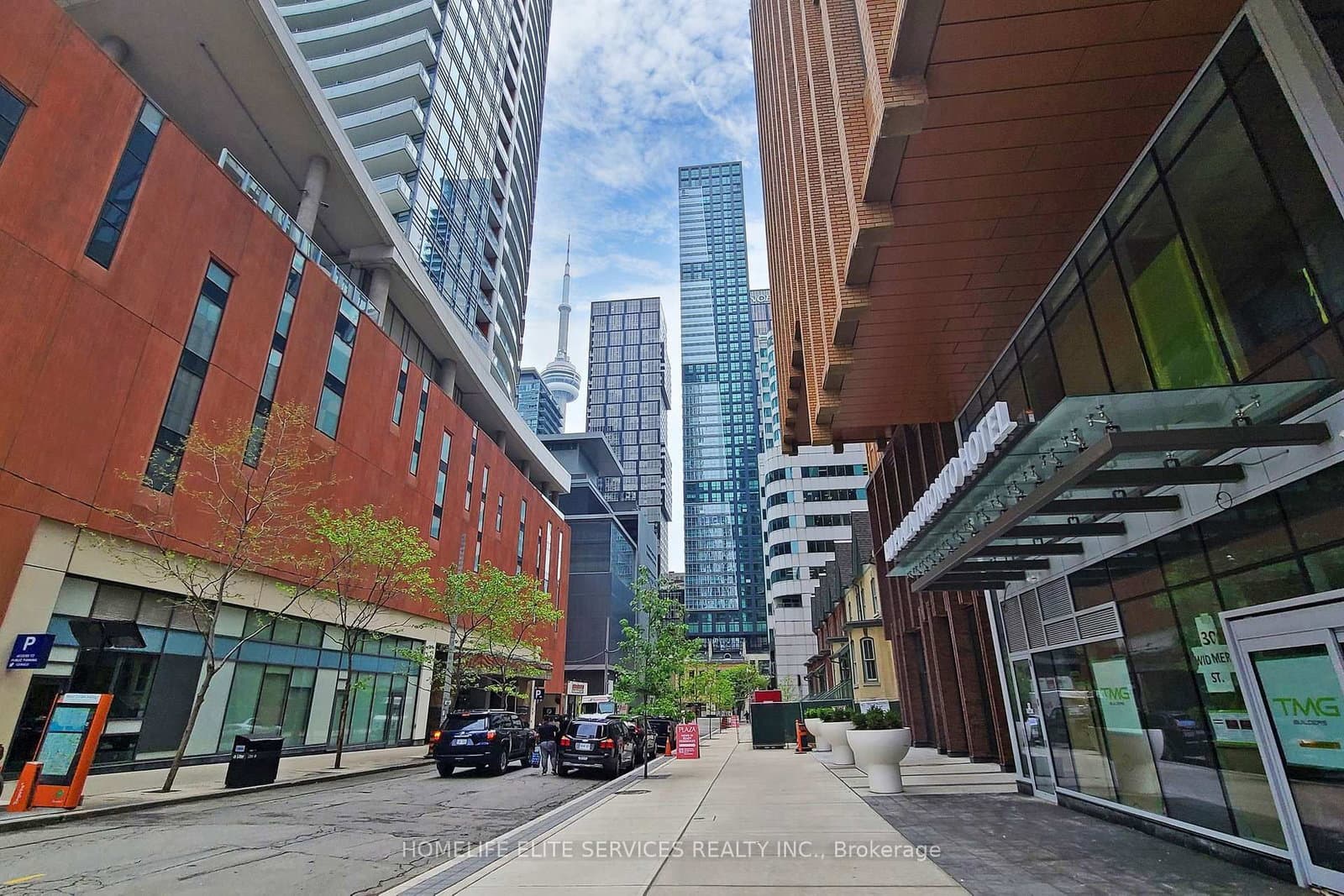 #702 - 327 King Street W