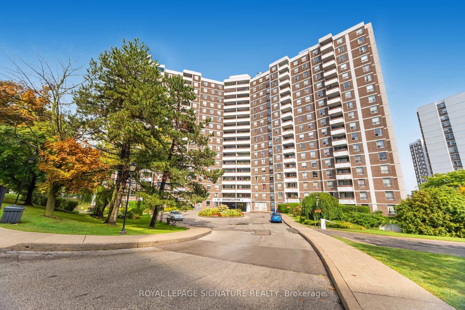 #303 - 10 Edgecliff Golfway