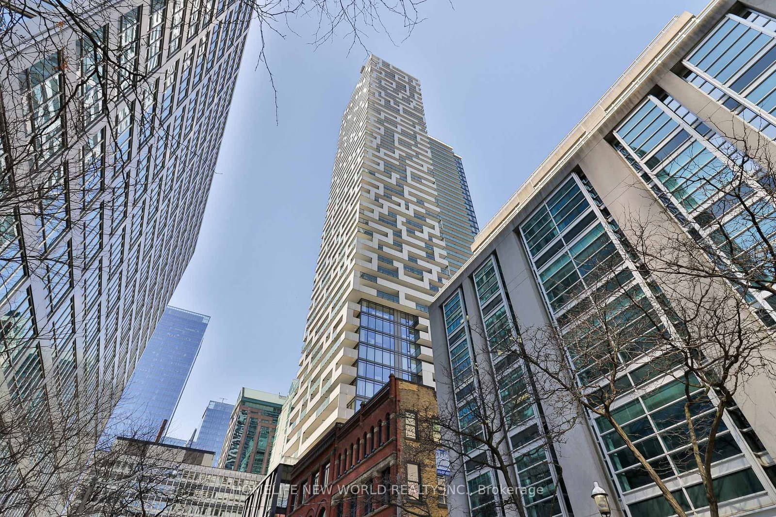 #4202 - 20 Lombard Street