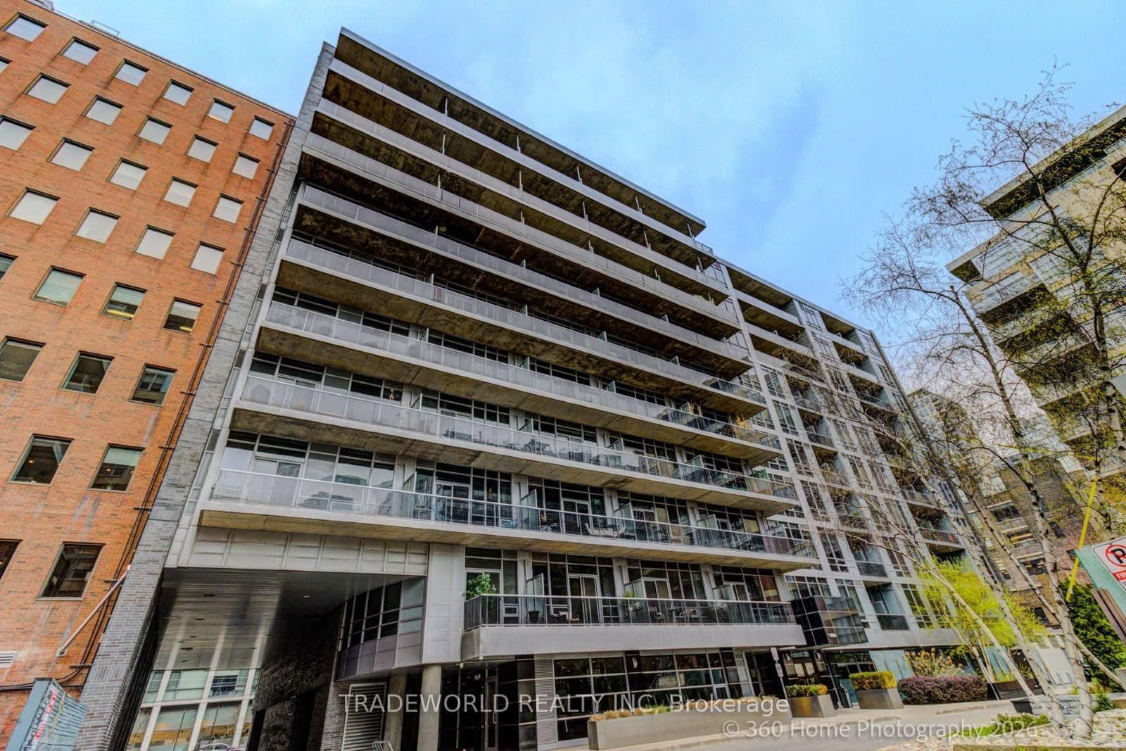 #603 - 399 Adelaide Street W