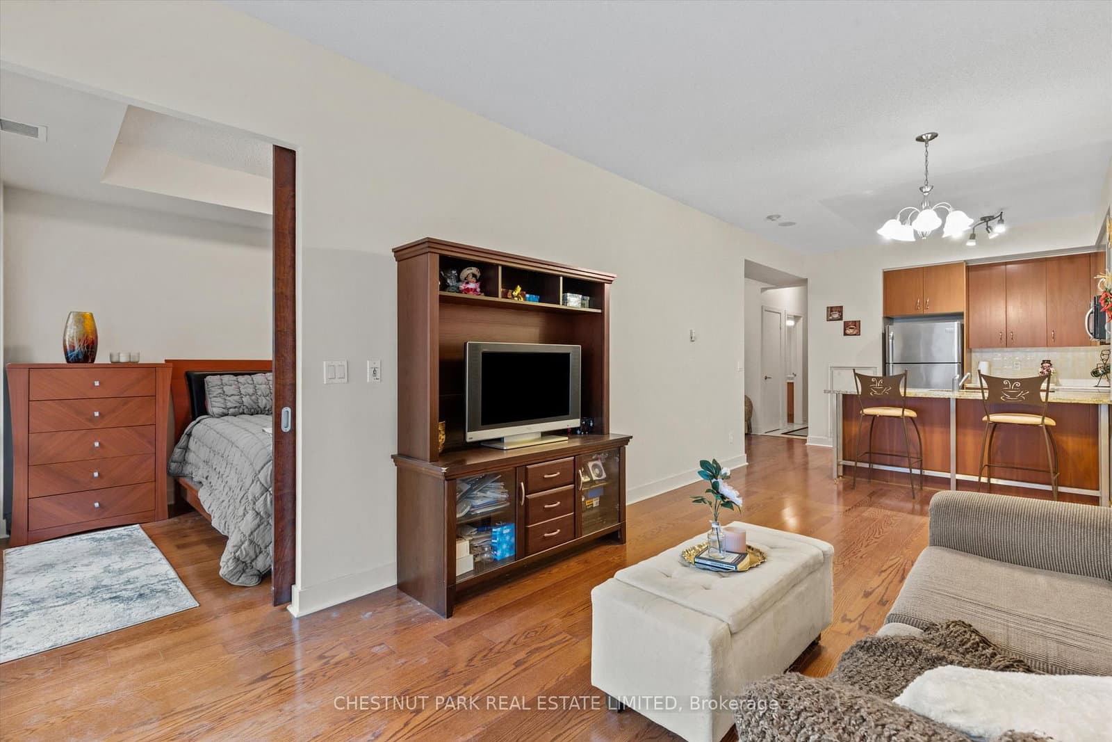 #414 - 438 King Street W