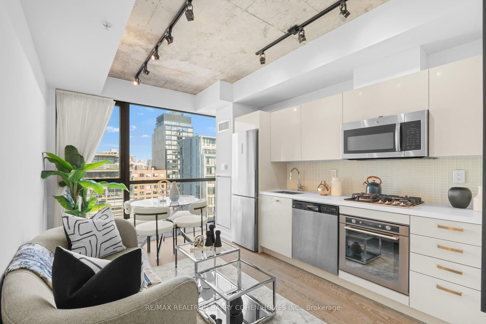 #904 - 39 Brant Street