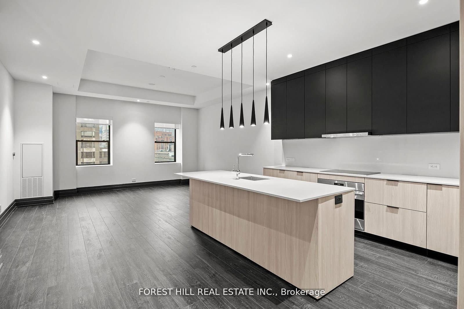 #602 - 2 Avenue Road