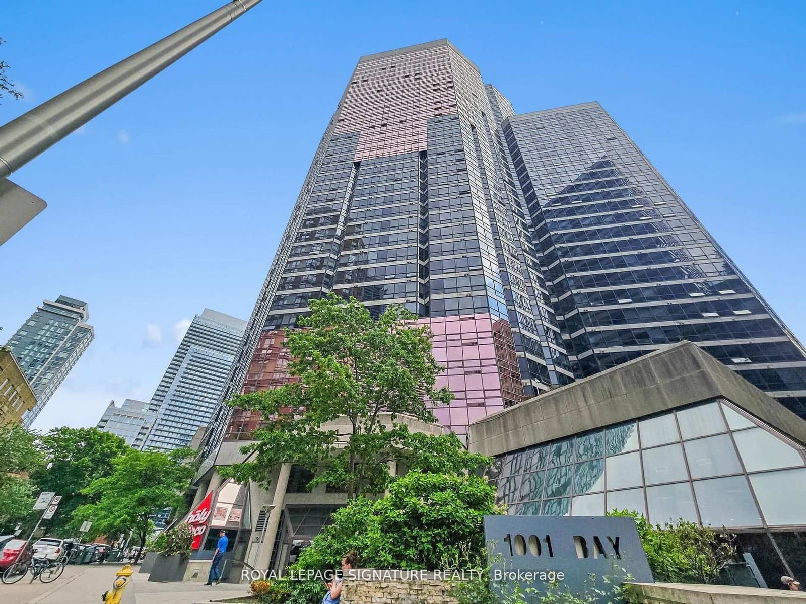 #403 - 1001 Bay Street