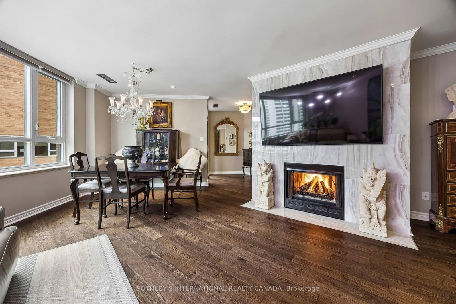 #901 - 55 Wellesley Street E