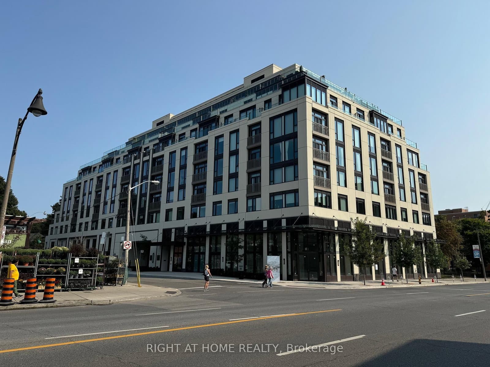 #322 - 3 Strathgowan Avenue