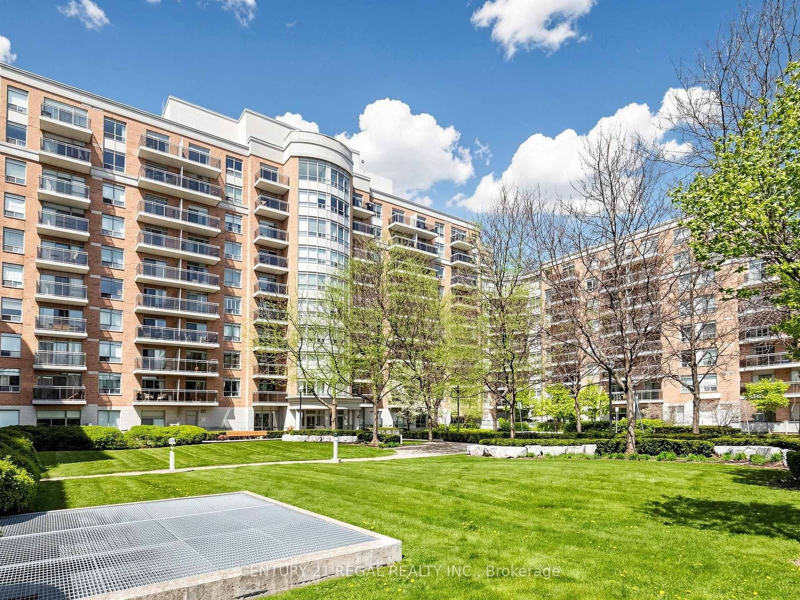 #336 - 650 Lawrence Avenue W