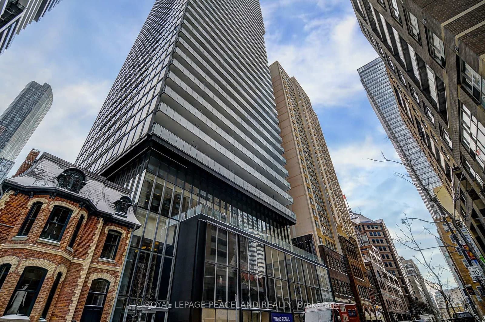 #808 - 15 Grenville Street