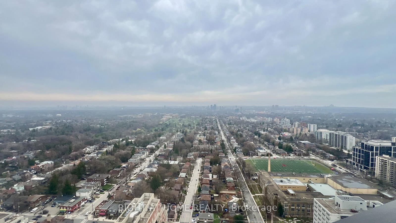 110 Broadway Avenue, Unit LPH09