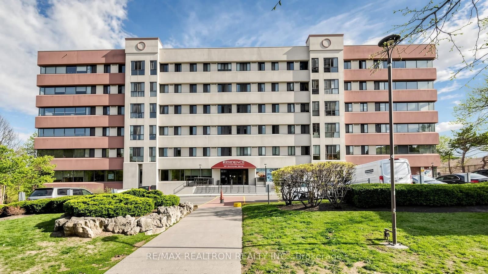 #616 - 10 Gateway Boulevard