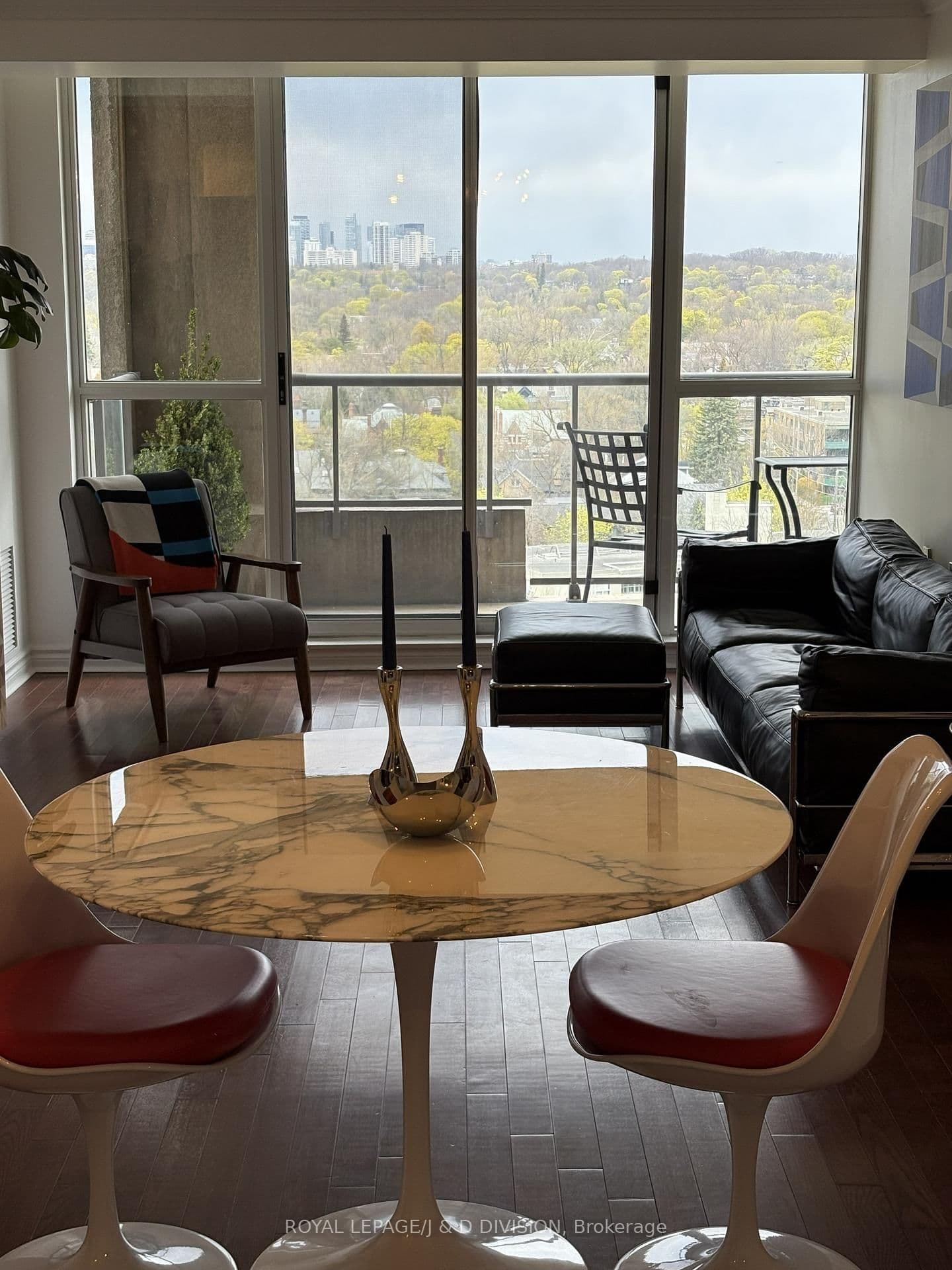 #1605 - 388 Bloor Street E