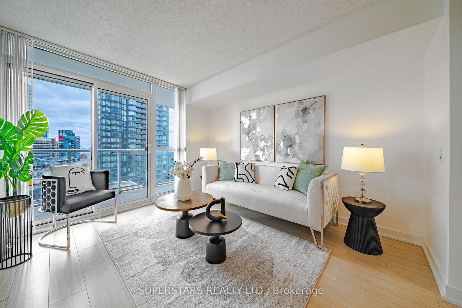 #1211 - 75 Queens Wharf Road