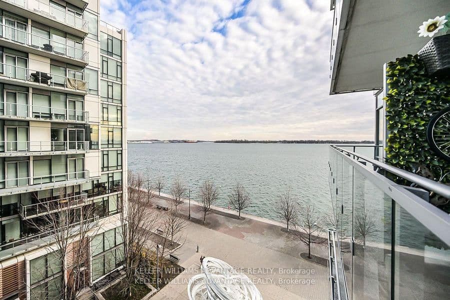 #616 - 29 Queens Quay E
