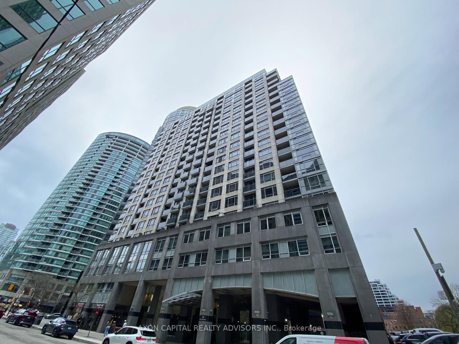 20 Blue Jays Way, Unit 901