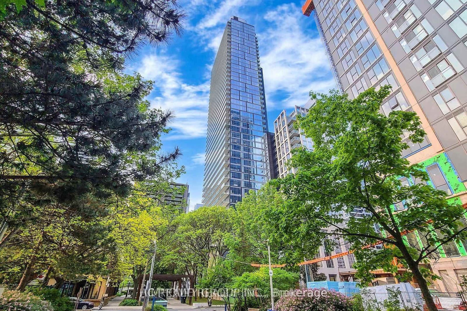 #1816 - 1 Gloucester Street
