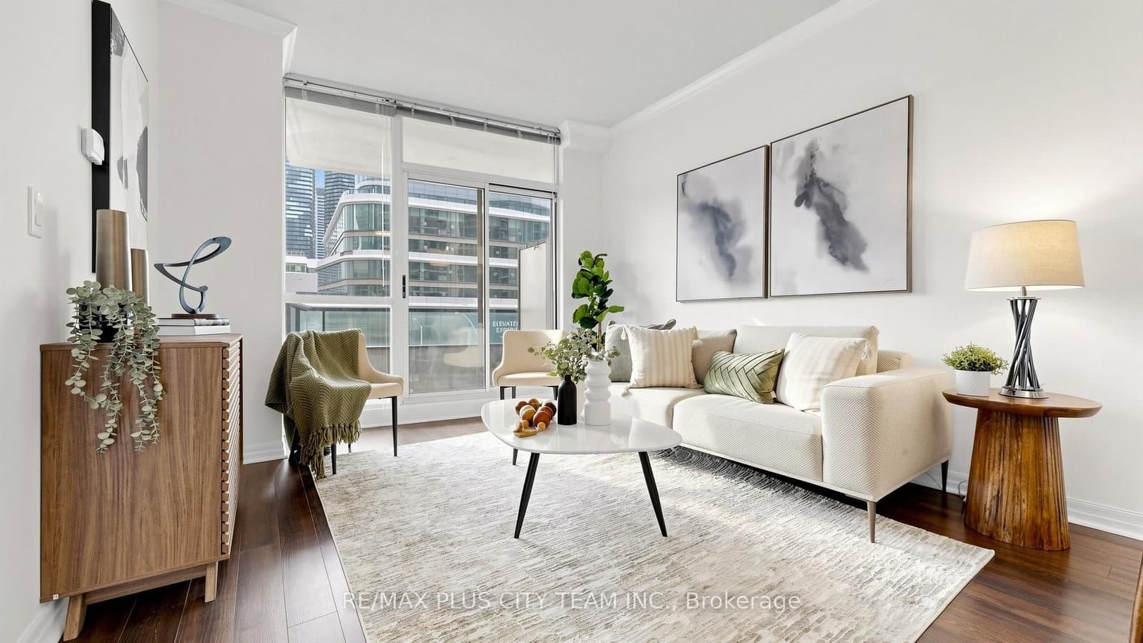 #303 - 16 Yonge Street