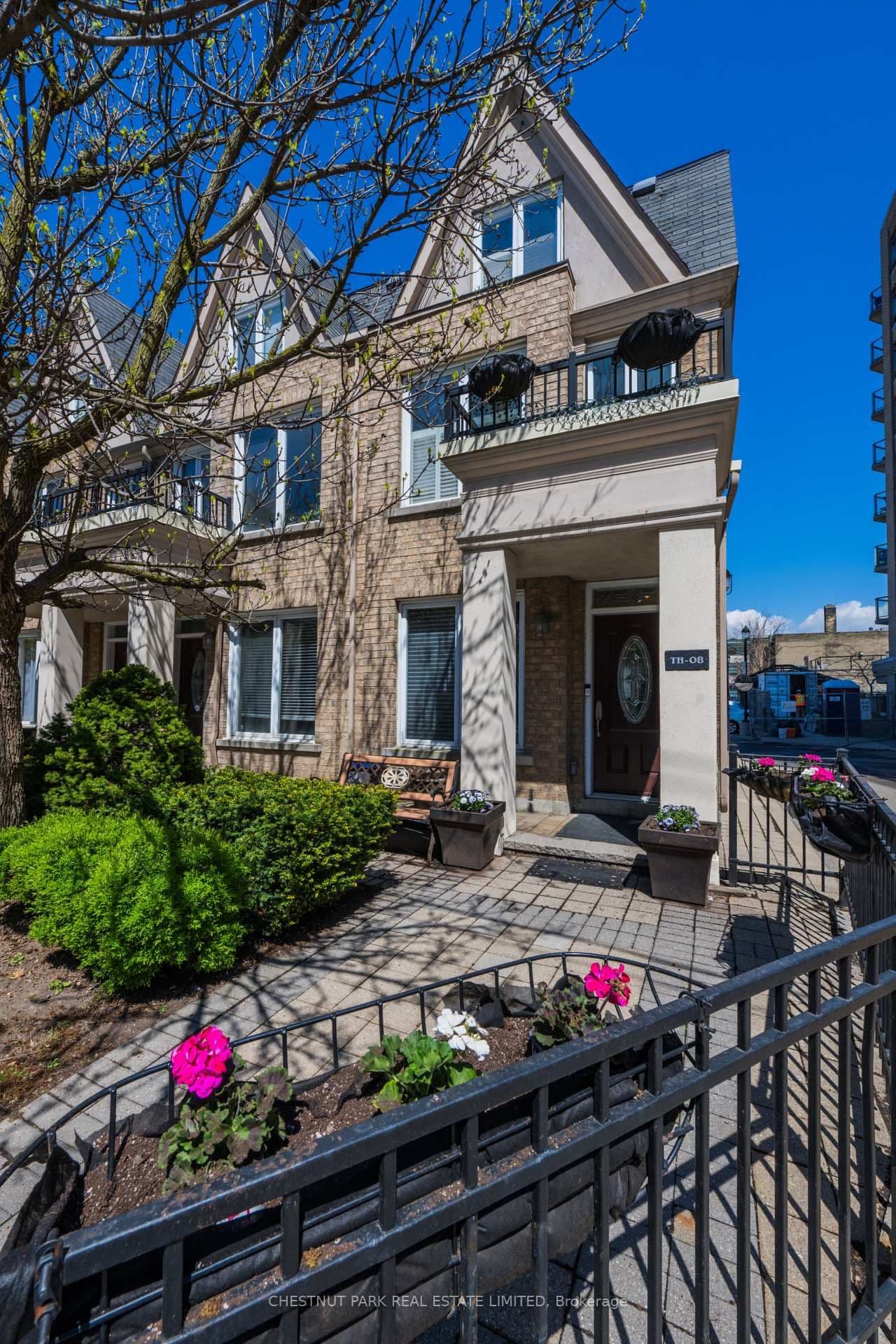 #TH8 - 140 Bathurst Street