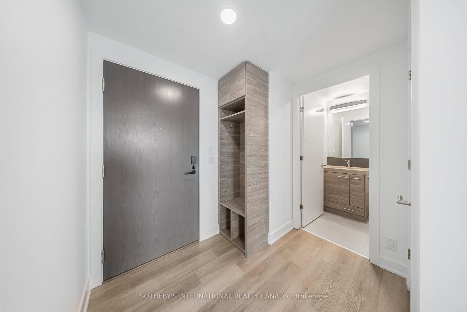 484 Spadina Avenue, Unit 703