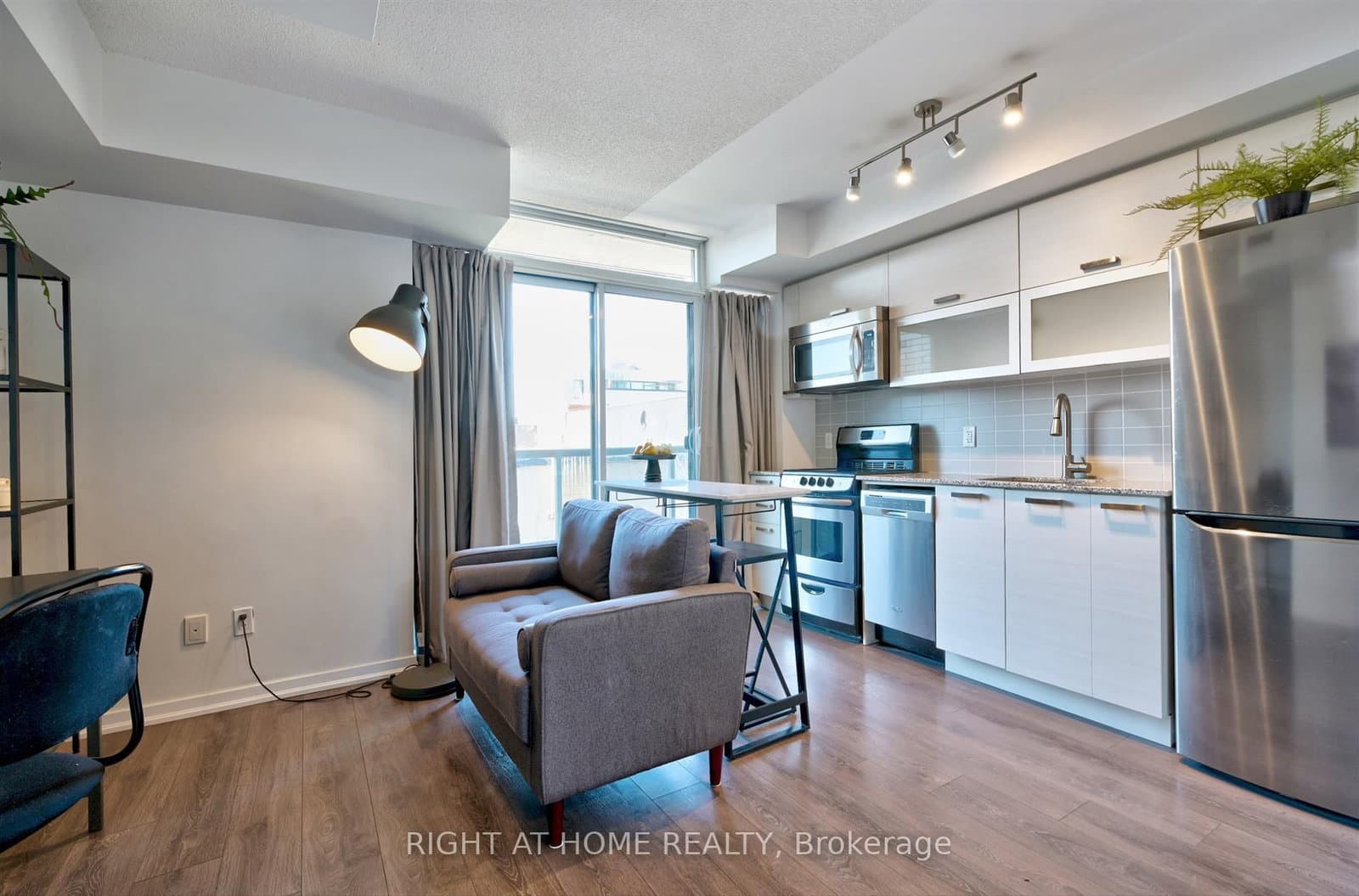 #336 - 68 Abell Street W