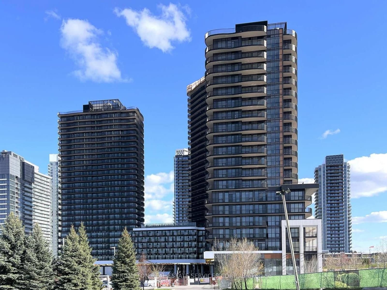 18 Esther Shiner Boulevard, Unit 901