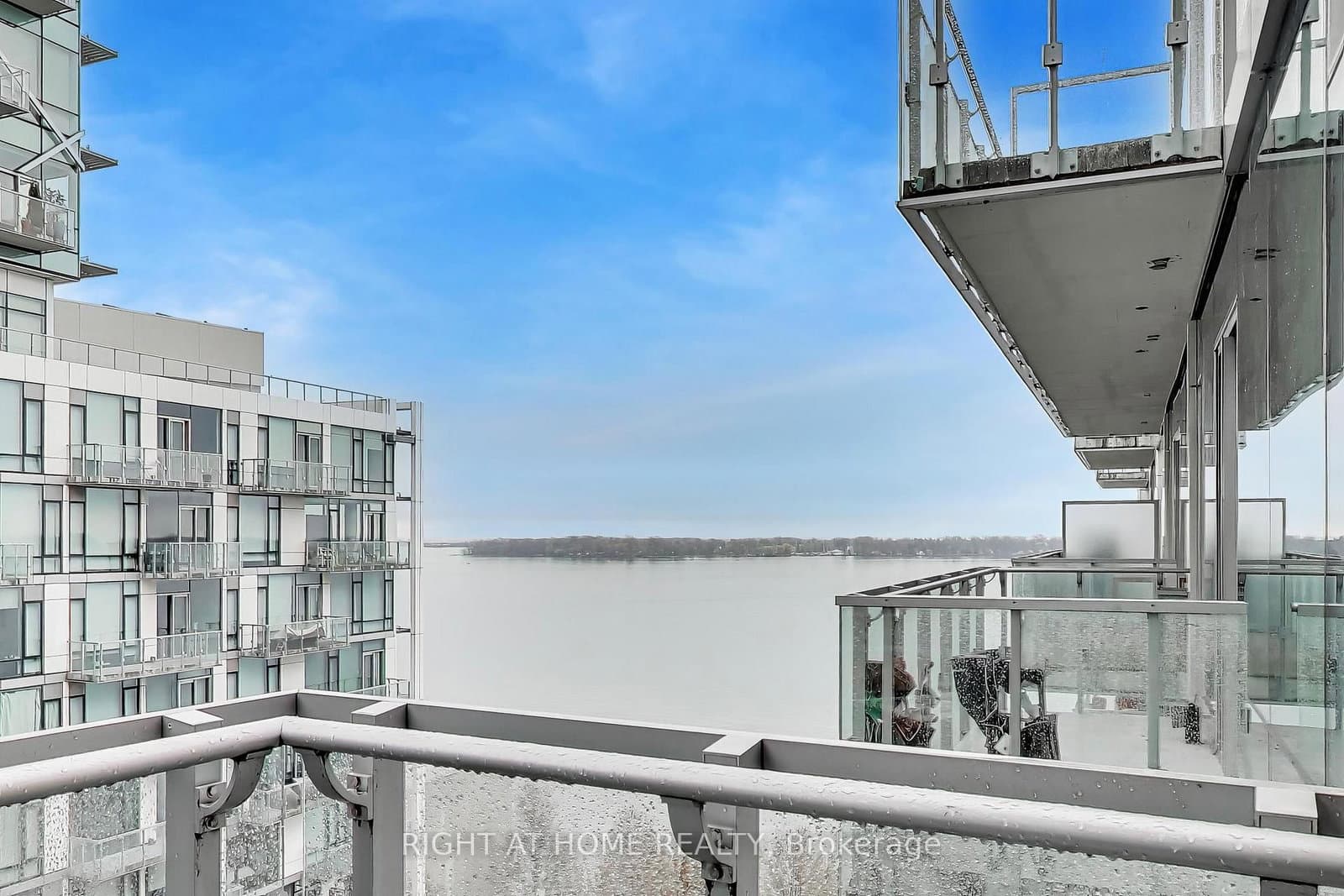 #918 - 39 Queens Quay E