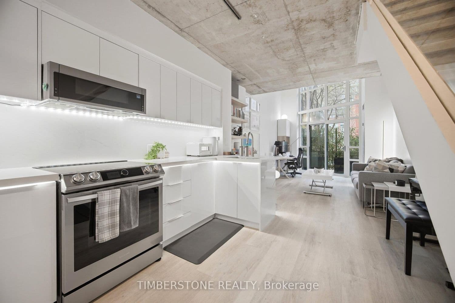 #122 - 255 Richmond Street E