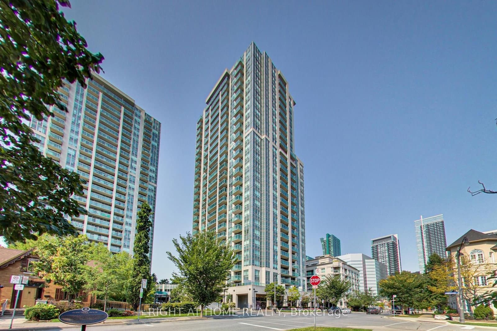 #Lph02 - 16 Harrison Garden Boulevard
