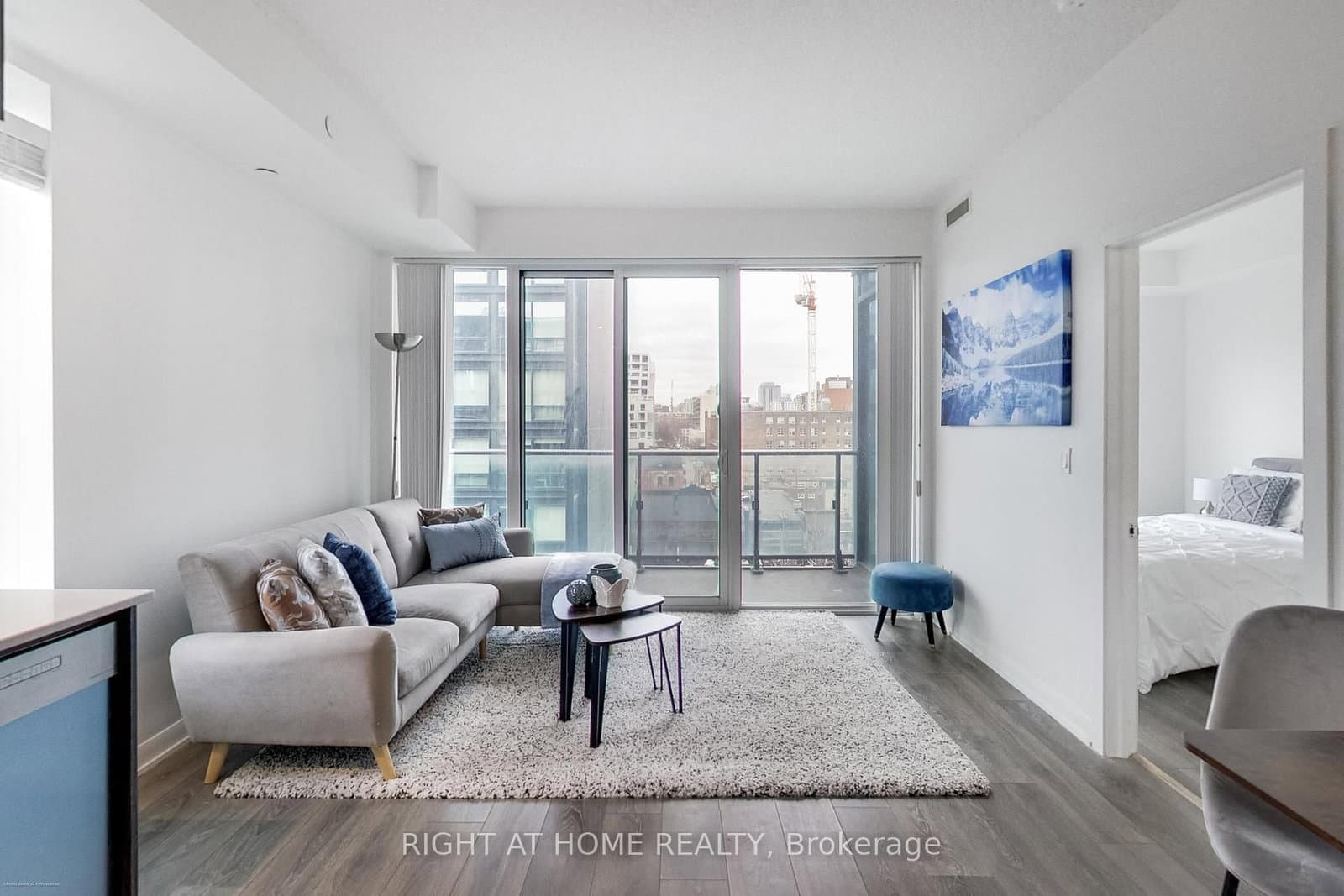 #711 - 435 Richmond Street W