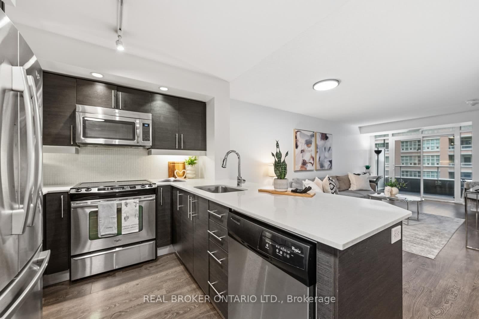 #810 - 75 East Liberty Street