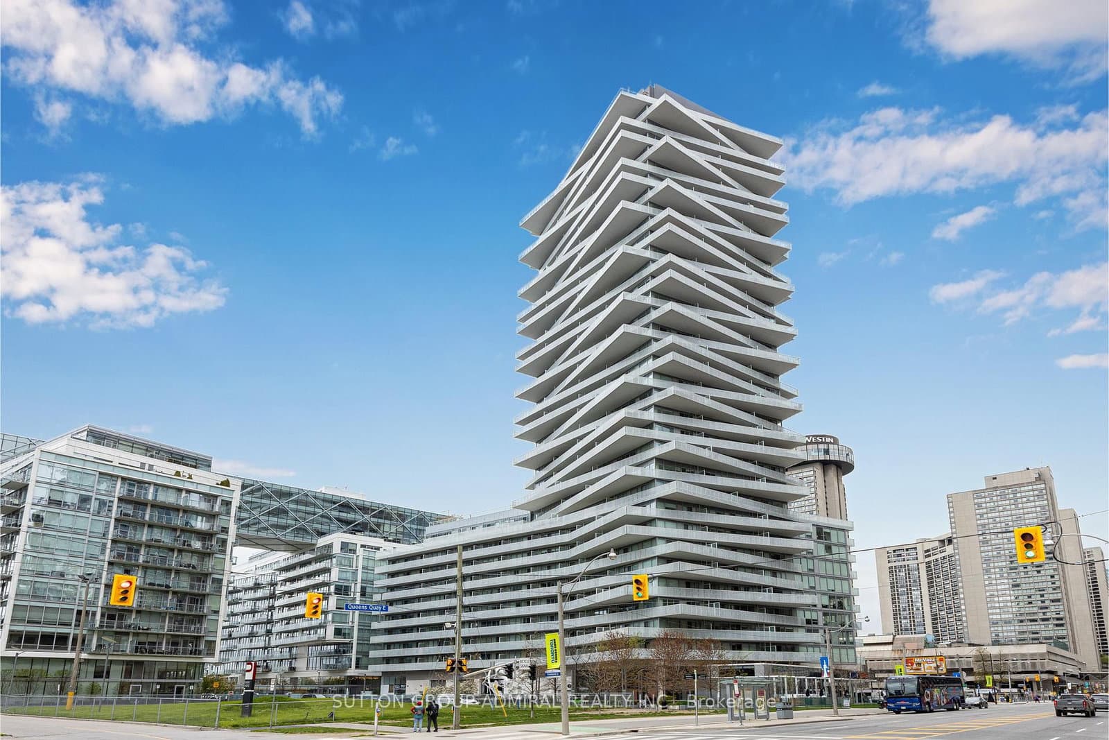 #208 - 15 Queens Quay E