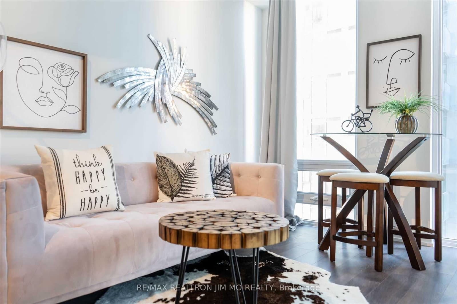 #706 - 28 Wellesley Street E