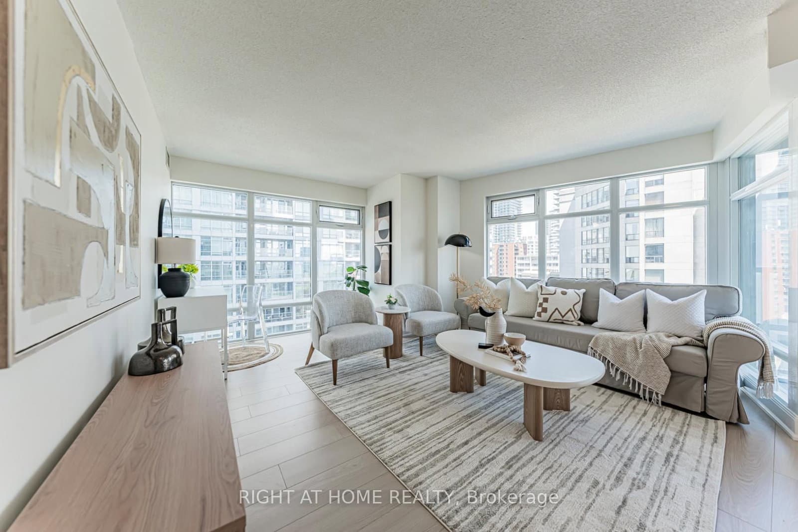 #1211 - 2181 Yonge Street