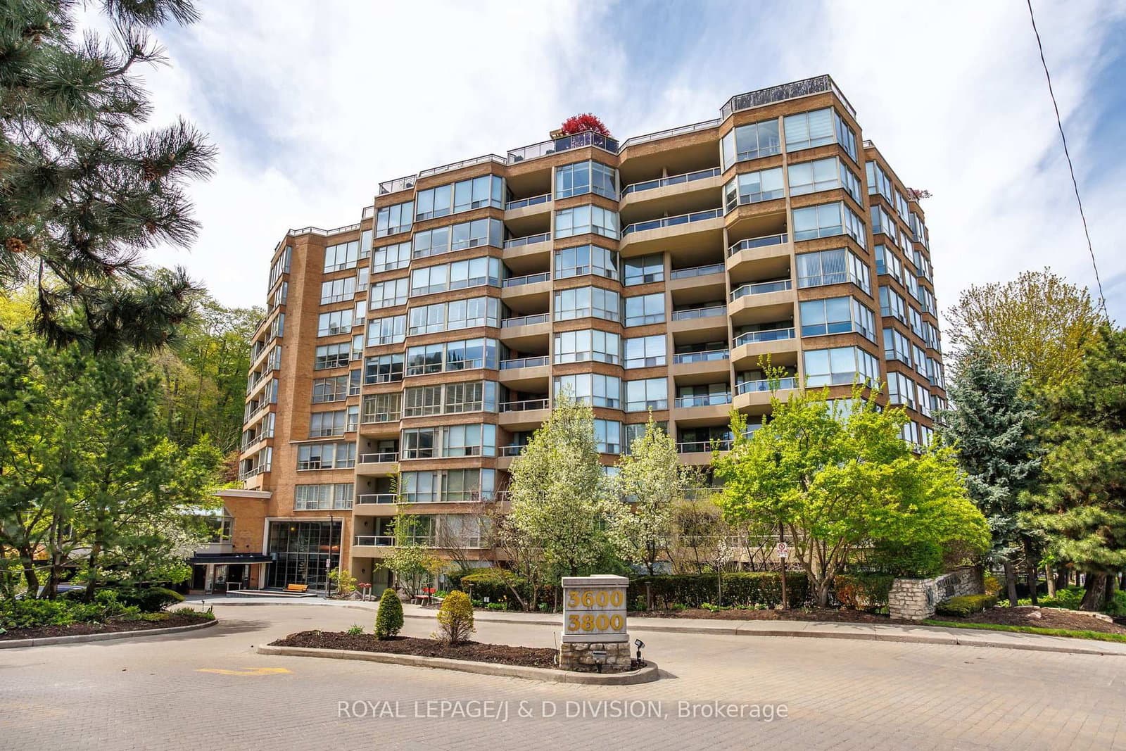 #302 - 3800 Yonge Street