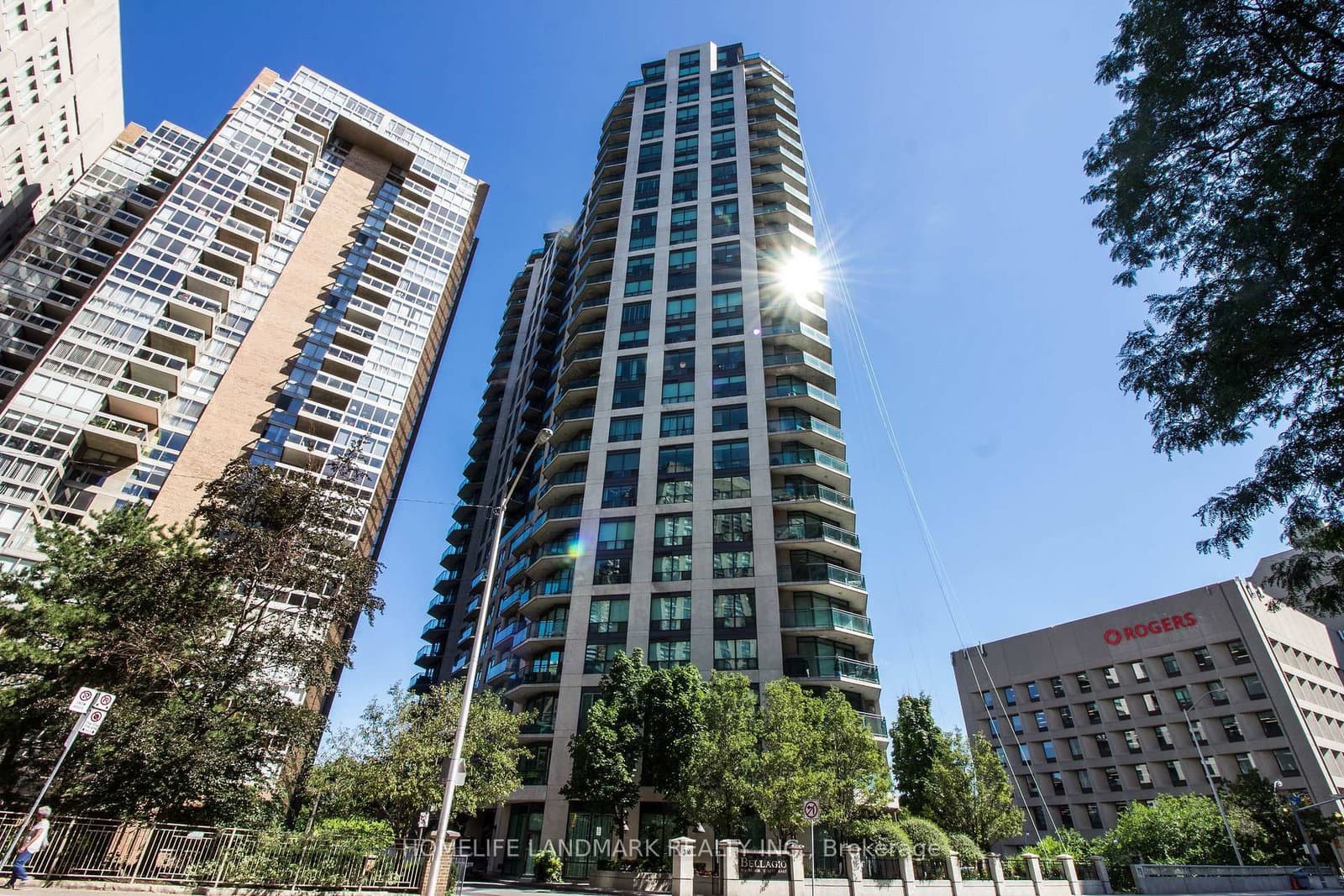 #912 - 300 bloor Street E