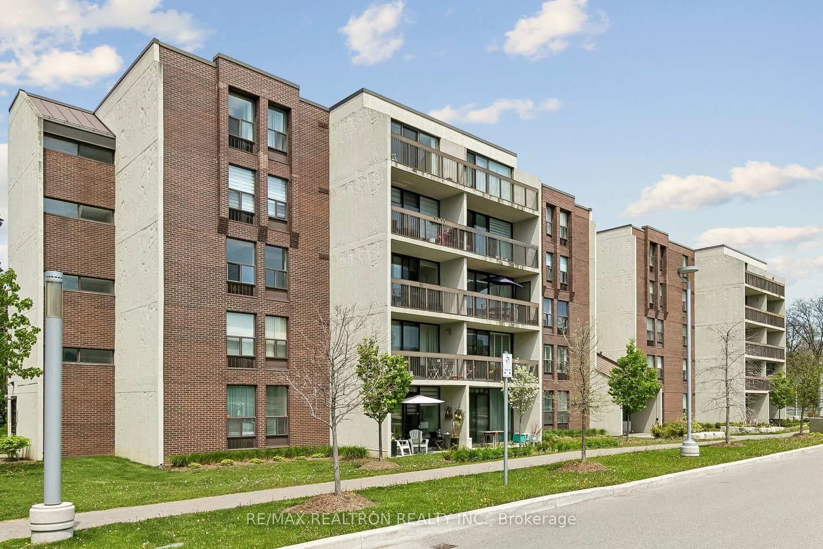 #306 - 10 Fashion Roseway