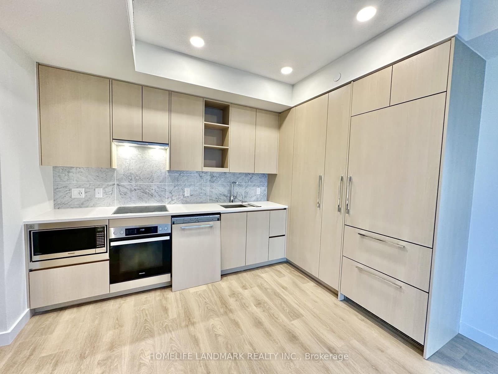95 Mcmahon Drive, Unit 2206