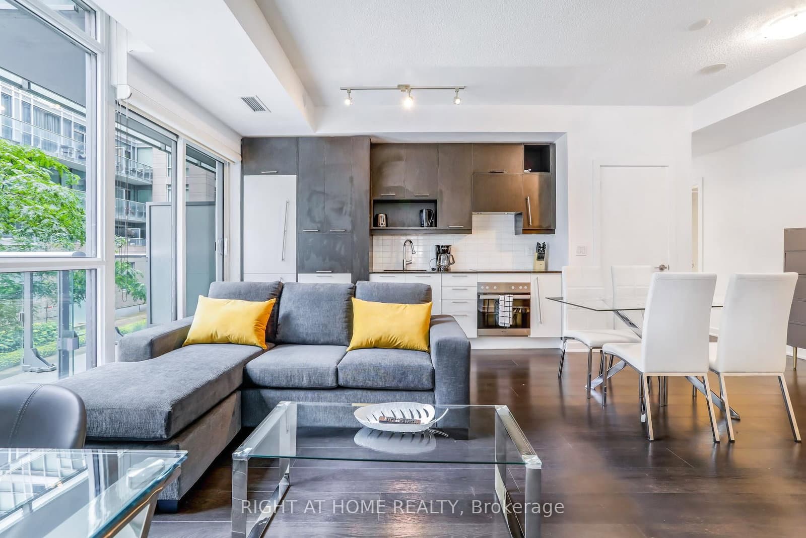 #311 - 199 Richmond Street W