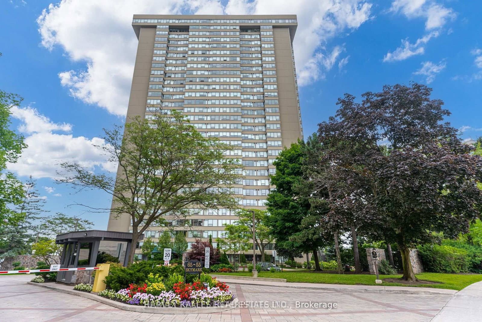#205 - 55 Skymark Drive