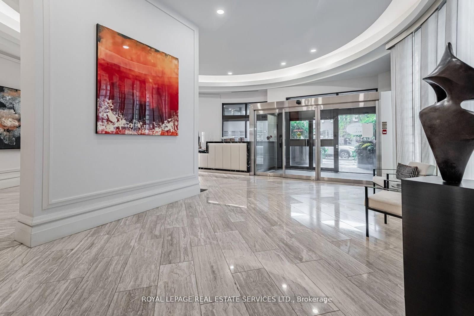 #403 - 900 Yonge Street