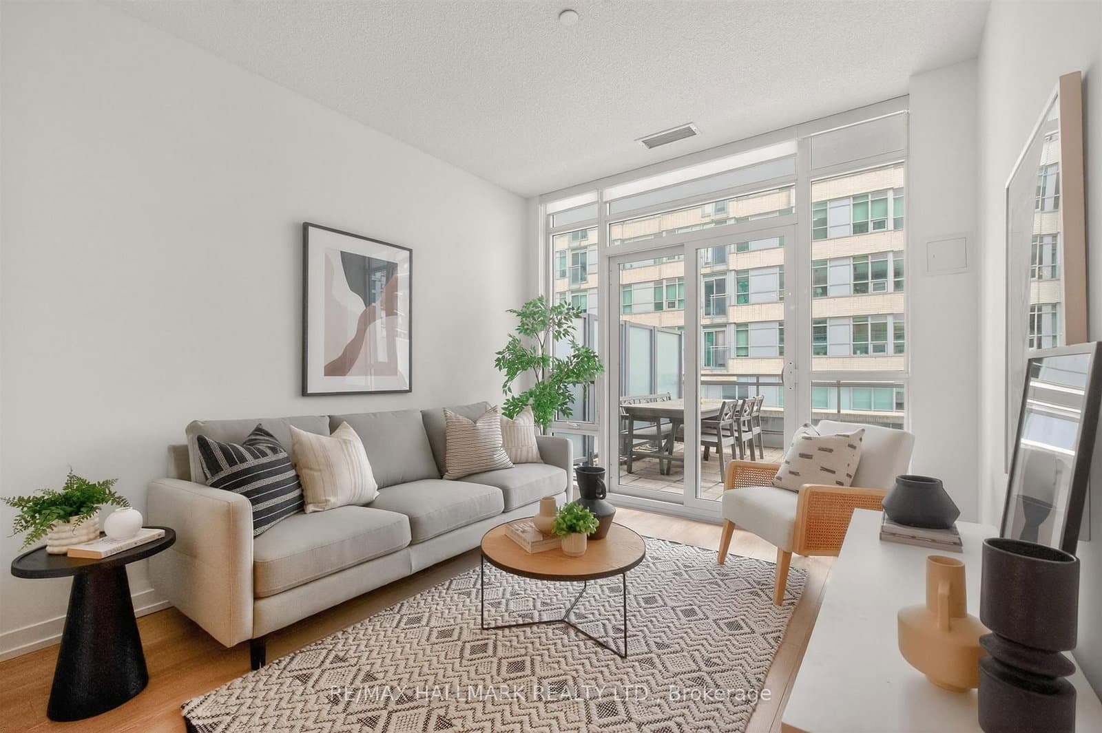 #408 - 89 Dunfield Avenue