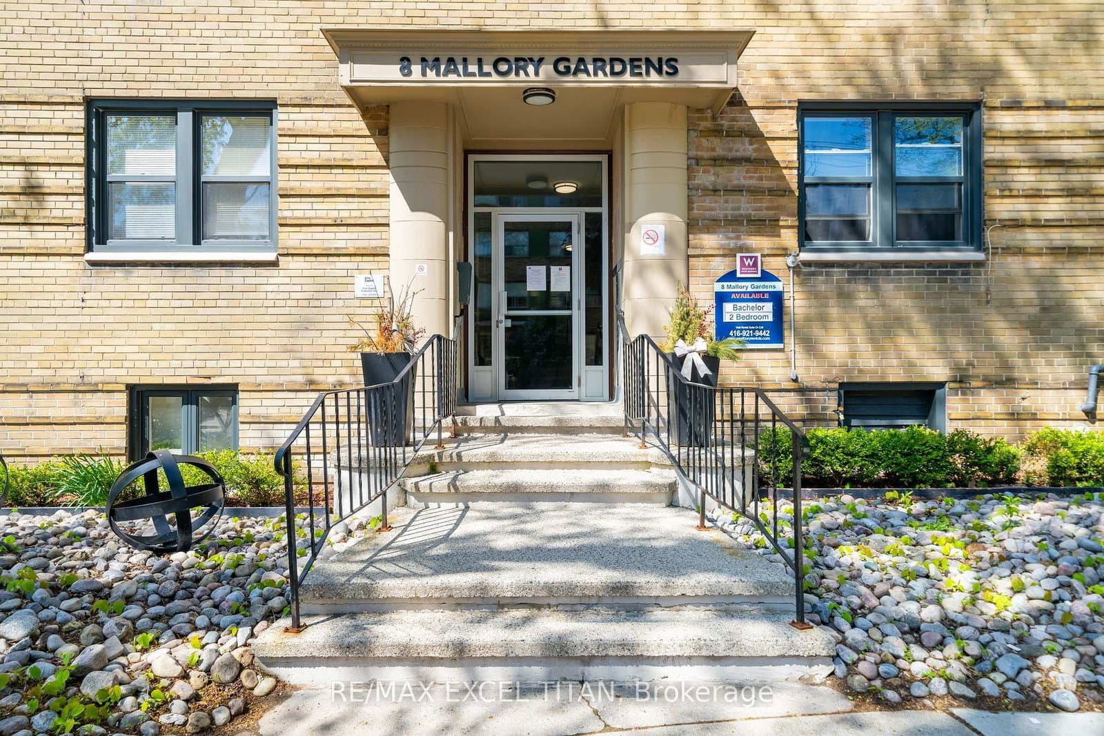 #4 - 8 Mallory Gardens