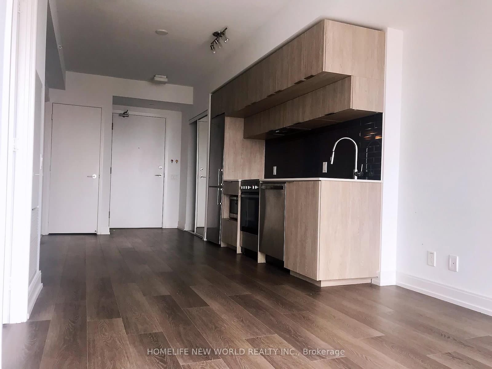 #1806 - 181 Dundas Street E