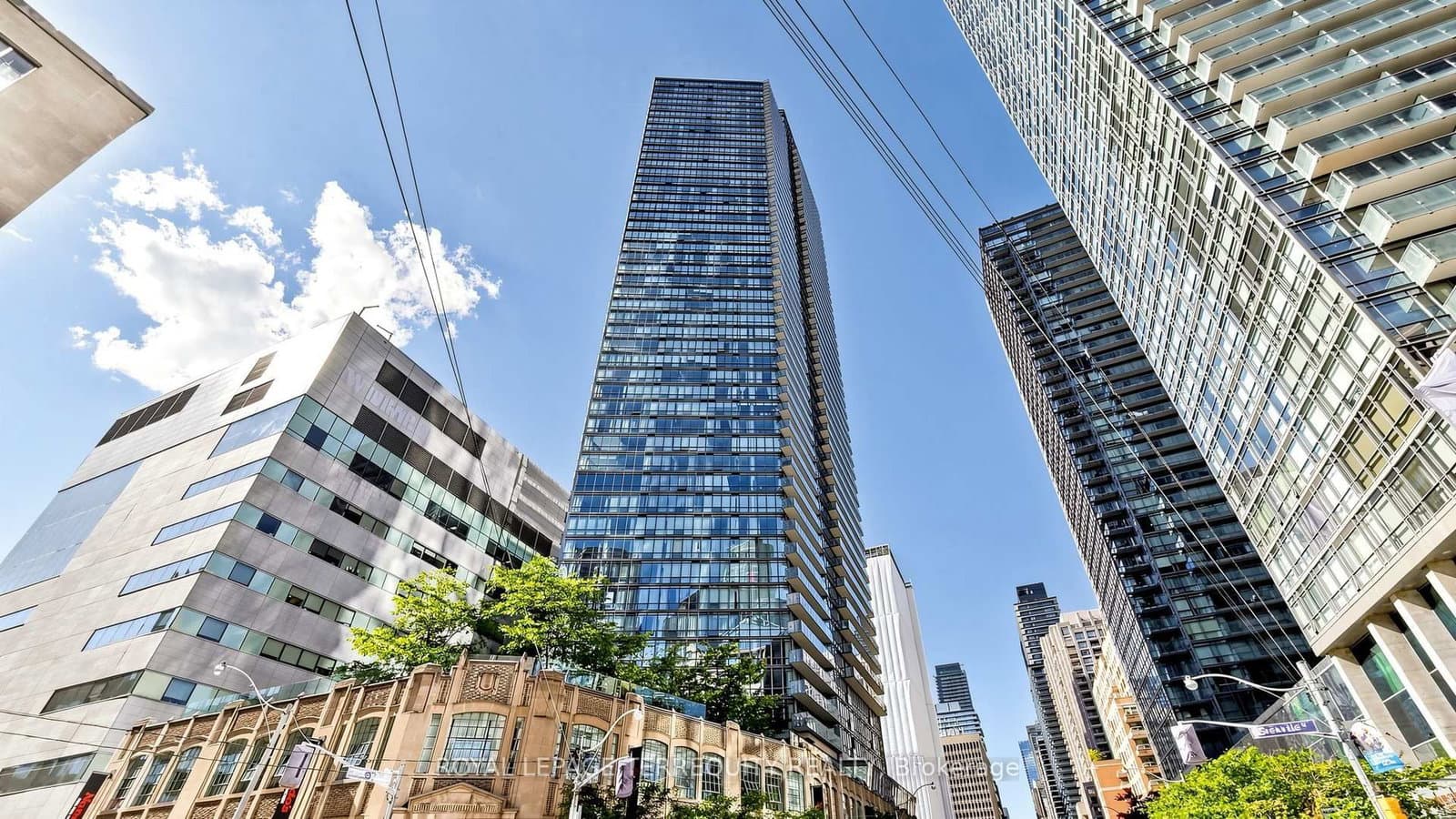 #2710 - 832 Bay Street