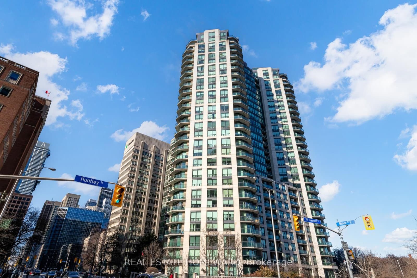 #611 - 300 Bloor Street E