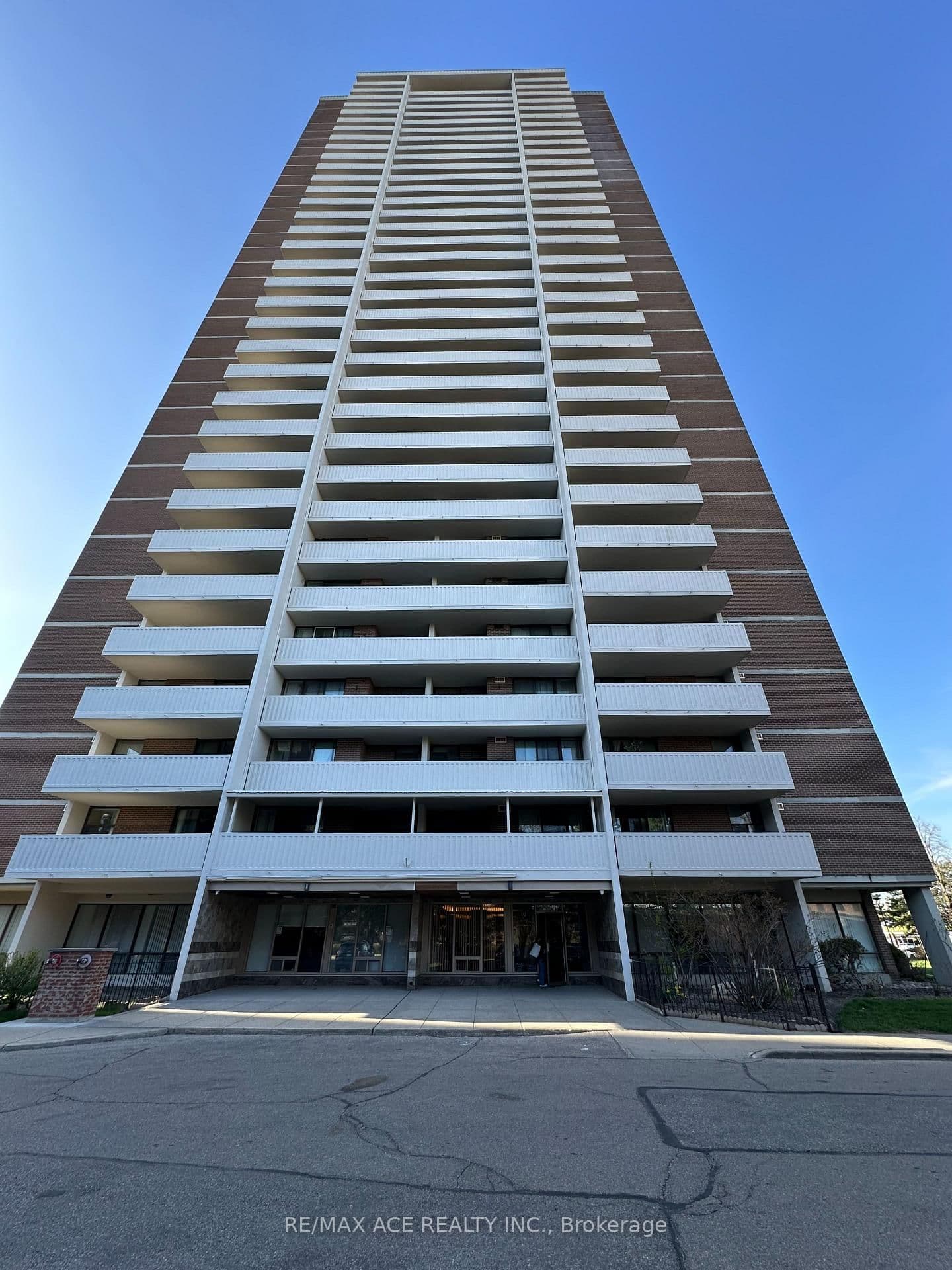 #1504 - 10 Tangreen Court