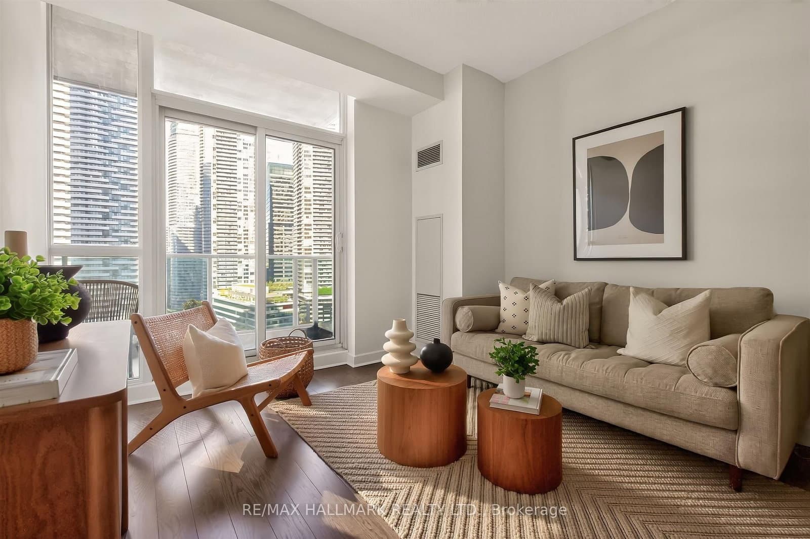 #2211 - 18 Harbour Street