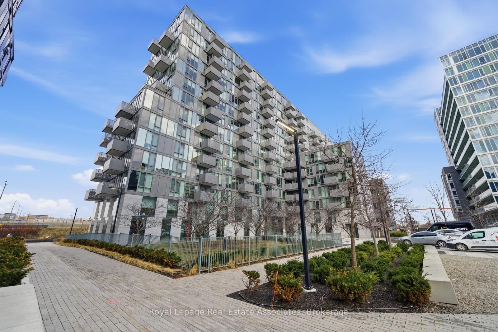 #807 - 38 Monte Kwinter Court