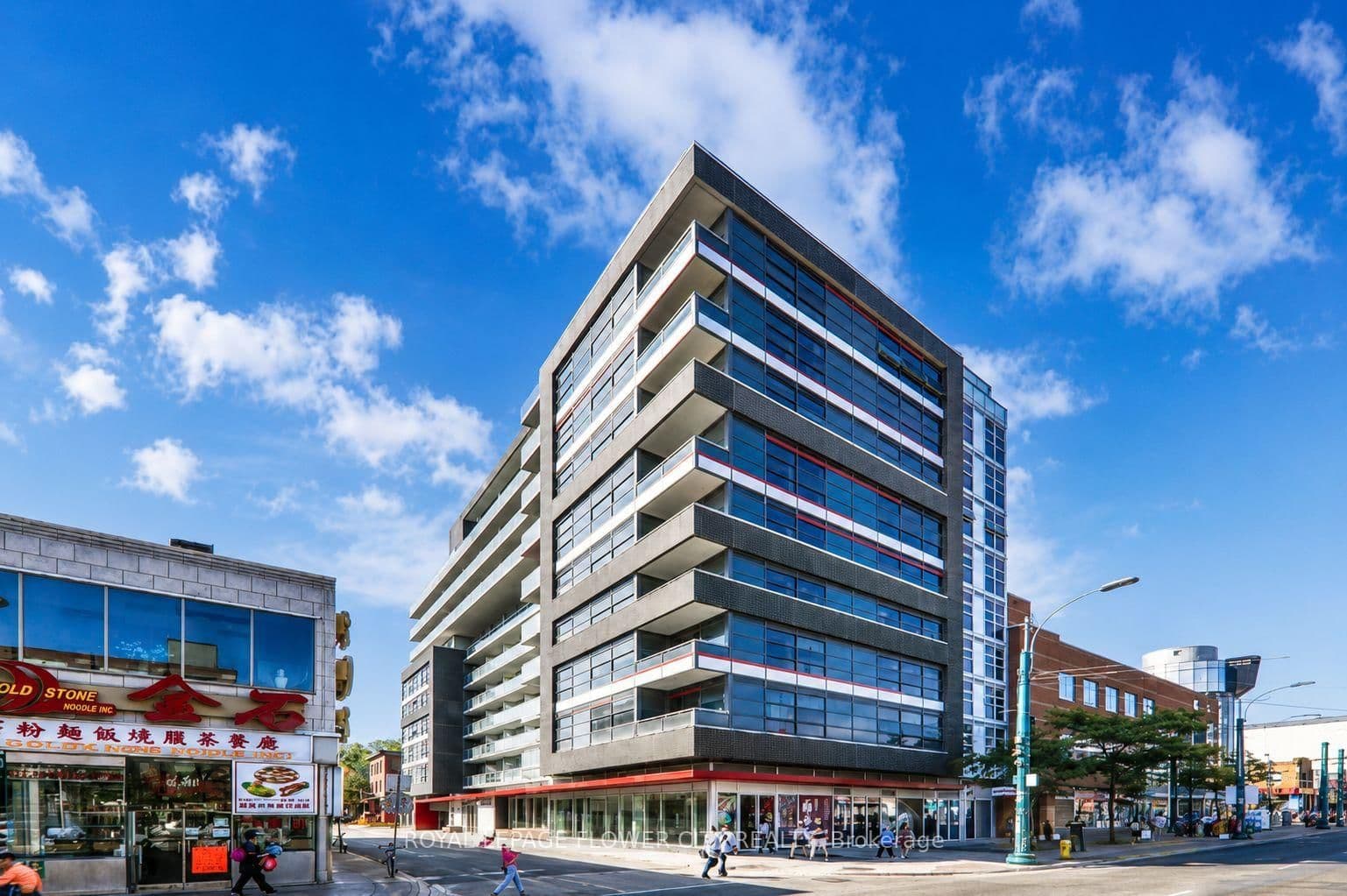 #607 - 10 Willison Square